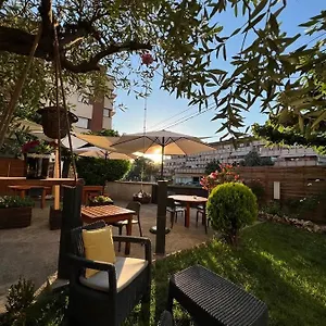 hostal-crisami.catalonia-hotels.com/